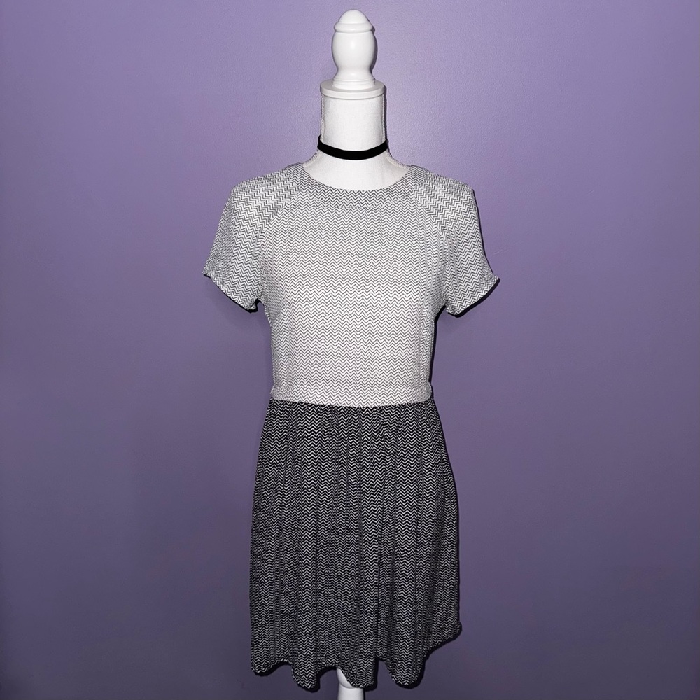 Lorena Rose Black and White Chevron Dress